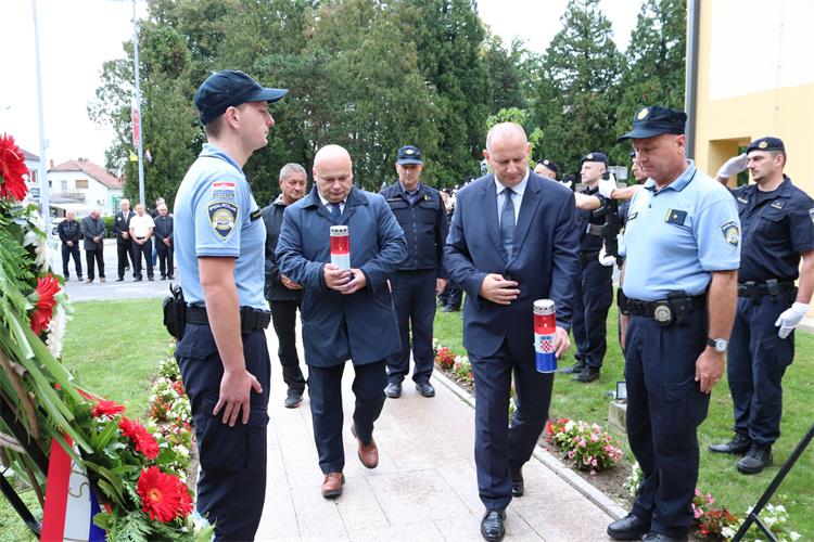 Slika /PU_VP/Slike_Vijesti/dgradasl1.JPG